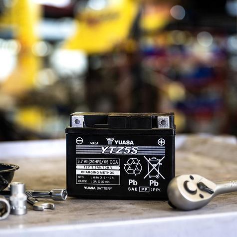 Yuasa-YTZ5S-Motorbike-Battery-2 - main image