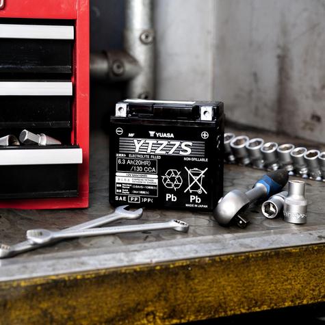 Yuasa-YTZ7S-MotorbikeBattery-1 - main image